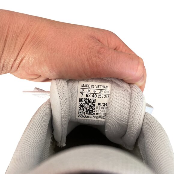 Adidas VL Court Bold Platform Sneaker in Black & White - Size 7 - Picture 4 of 10